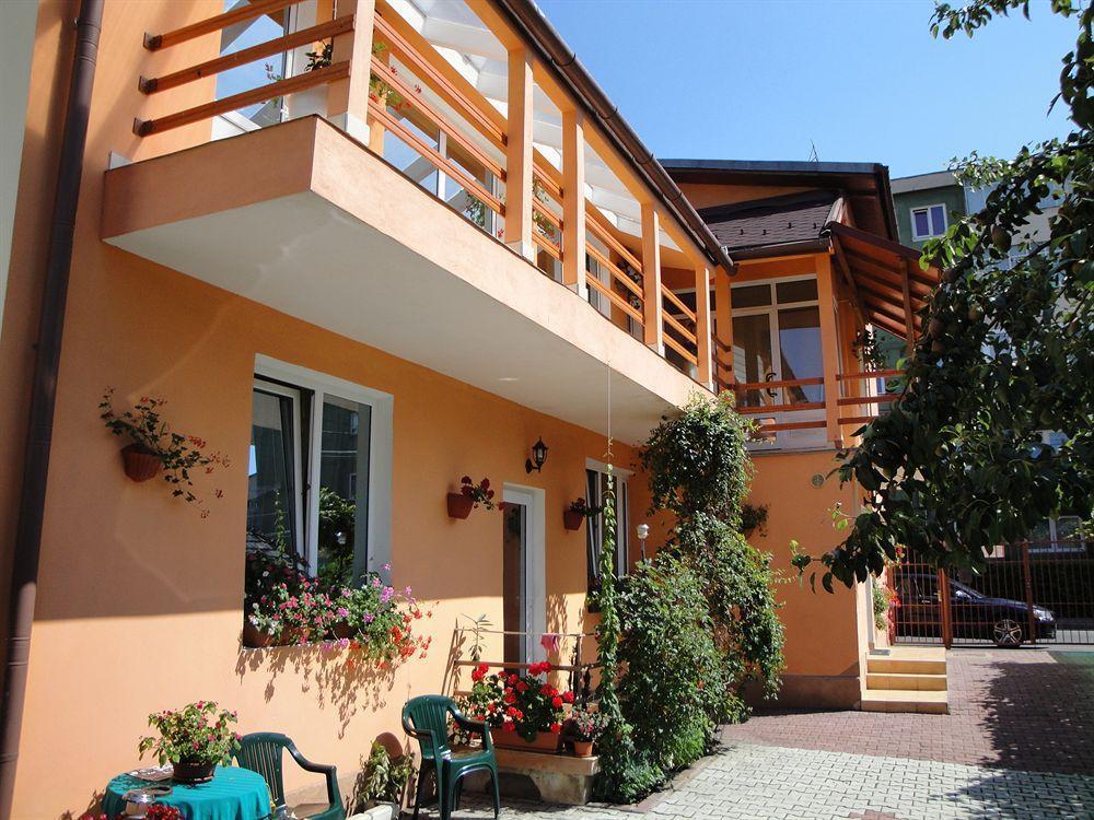 Suri Guesthouse Braşov Exterior foto